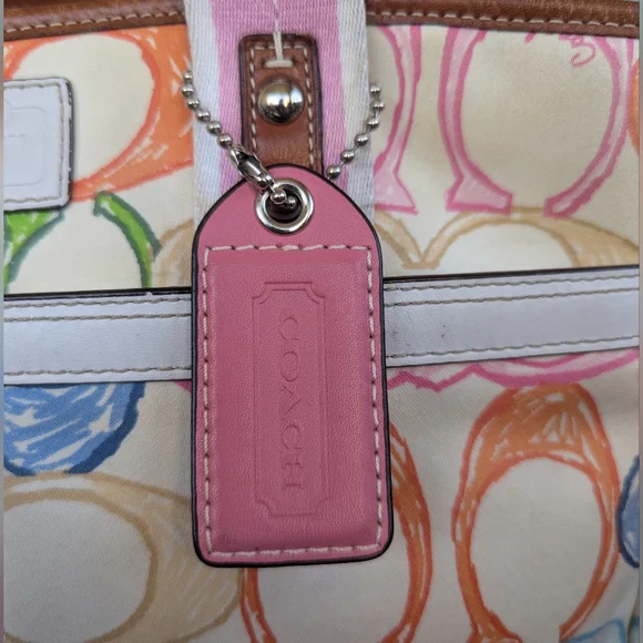 Coach Hamptons Signature Scribble Tote + Wallet - Picture 4 of 17